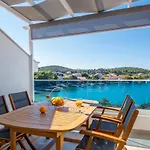 Stari Ribar Apartment Loviste