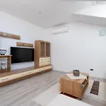 Stari Ribar Apartment Loviste
