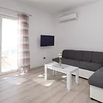 Stari Ribar 아파트 *