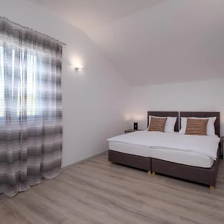 Stari Ribar * Lovište