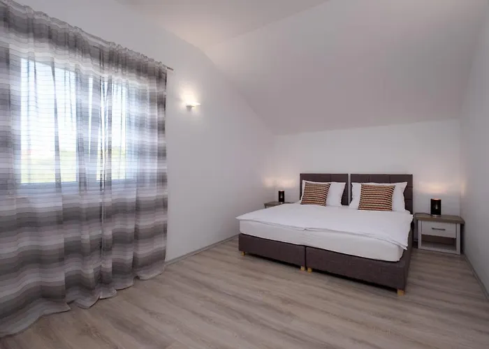 Stari Ribar * Lovište